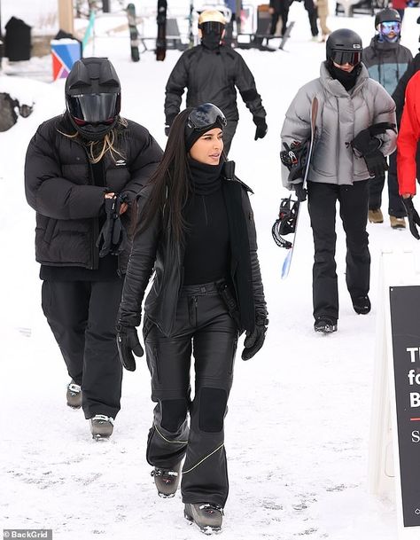 Kim hits Aspen slopes with Khloe and Kendall Kim K Snow Outfit, Kardashian Ski Outfit, Upscale Clothes, Aspen Trip, Apres Ski Outfits, Tristan Thompson, Cozy Jacket, Ski Outfit, Black Leather Pants