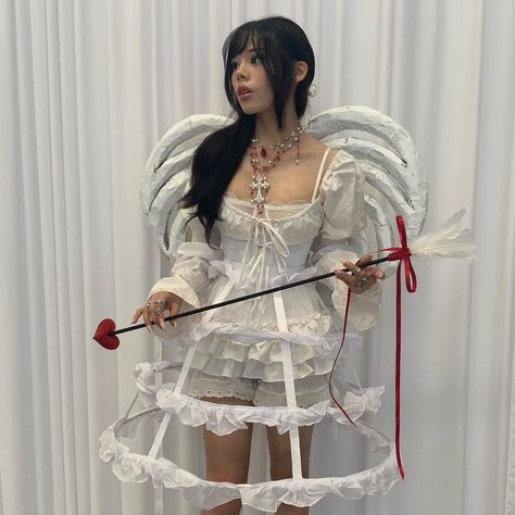 Mythology Costumes, Angel Halloween Costumes, Halloween Costumes 2022, Walpapers Cute, Halloween Coustumes, Pretty Halloween Costumes, Designer Runway, Angel Costume, Fashion Influencer