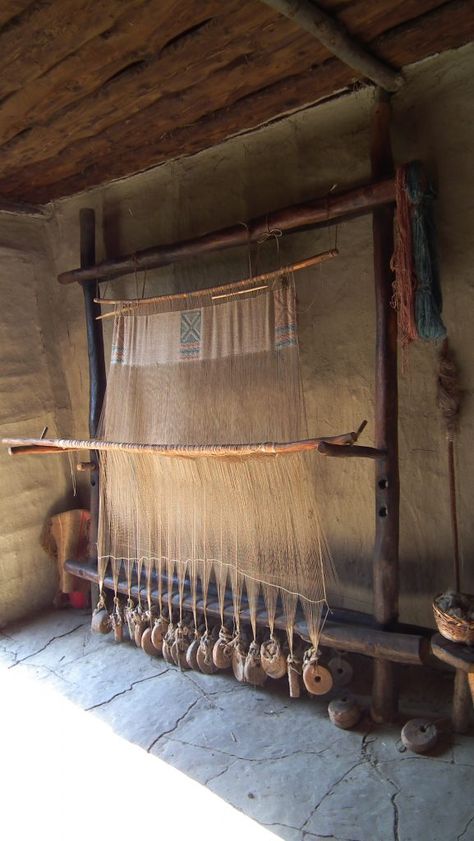 Ancient Crafts, Weaving Aesthetic, Ancient Weaving, Ancient Textiles, Viking Textiles, Taking Weaving Off Loom, Viking Tablet Weaving, Bronze Age Tools, Medieval Tablet Weaving