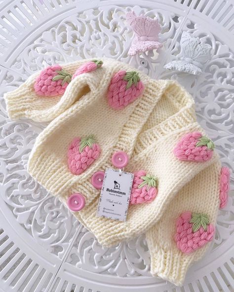 Crochet Baby Shrug, Diy Crochet Sweater, Crochet Sweater Design, Crochet Cardigan Free, Baby Mode, Baby Cardigan Pattern, Crochet Baby Sweater, Baby Sweater Patterns, Pull Bebe