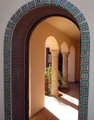 Decorated Archways Home, Arc Doorway, Mediterranean Entryway, 2023 Home Interior, Archways In Homes, Spanish Style Tile, Arch Entryway, Exterior House Renovation, Spanish Hacienda