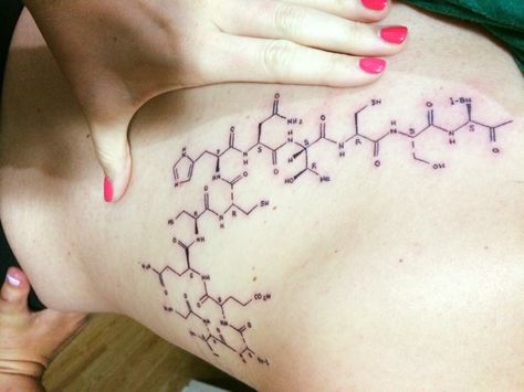 This girl got the insulin molecule tattooed on her. Love this! Really hits home since I'm a Type 1. Insulin Dependent Tattoo, Insulin Molecule Tattoo, Pancreas Tattoo, Insulin Tattoo, T1d Tattoo, Molecule Tattoo, Nerdy Tattoos, Body Ideas, Timeless Tattoo