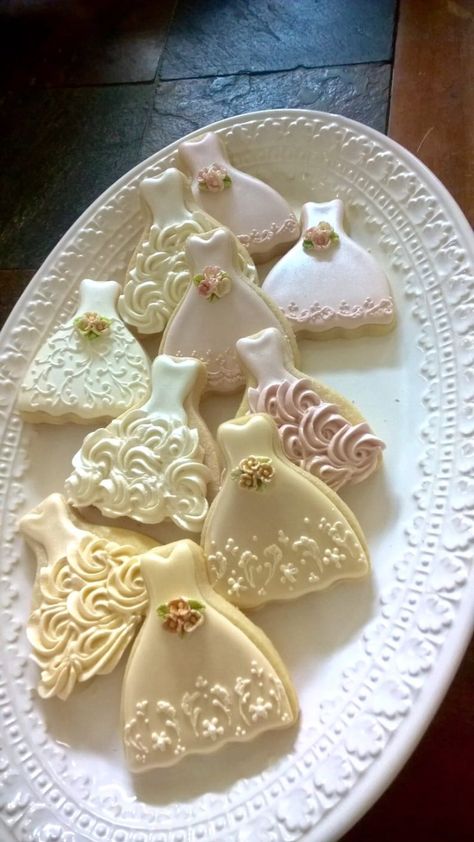 Cookie Favors Wedding, Rosette Cookies, Dress Cookies, Wedding Dress Cookies, Wedding Shower Cookies, Bridal Cookies, Cookies Wedding, Wedding Cake Cookies, Bridal Shower Cookies