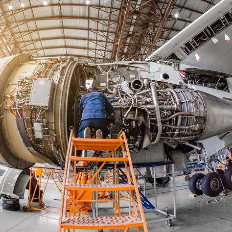 60 Me gusta, 1 comentarios - Code 1 Maintenance 👩‍🔧👨‍🔧 (@code1mx) en Instagram: "#TechnicianTuesdays at #Code1Maintenance!! That's a big engine!? 😱 . Photo Cred: National Day . .…" Aircraft Maintenance Engineer, Aviation Accidents, Aviation Technology, Aircraft Mechanics, Aircraft Parts, Aircraft Maintenance, Passenger Aircraft, Aircraft Engine, Aerospace Engineering