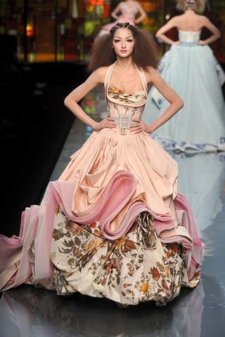 Runway Fashion Couture, Collection Couture, Dior Dress, Runway Outfits, Christian Dior Haute Couture, Dior Haute Couture, Iconic Dresses, Couture Mode, Dior Fashion