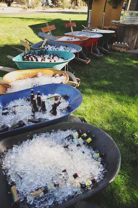 Arrival drinks Bush Party Ideas, Outdoor Wedding Beverage Station, Wedding Trough Drinks, Bush Party, Outdoor Drink Station, Katrina Wedding, Backyard Bbq Wedding, Bbq Drinks, Wedding Drink Station