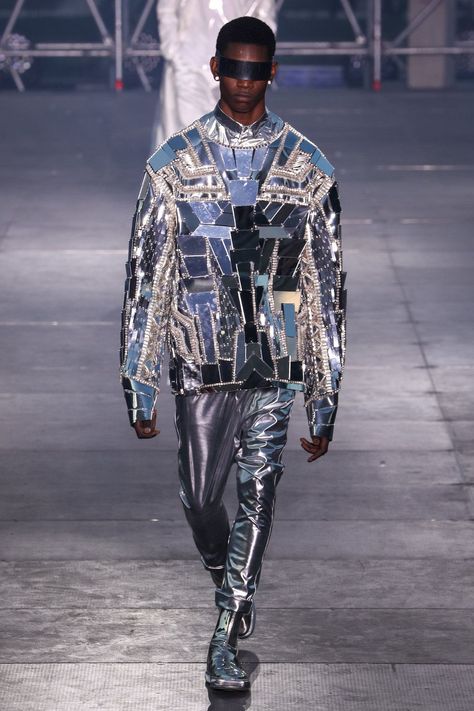 Space Fashion Futuristic, Cool Craft Ideas, Balmain Menswear, Dolly Fashion, Space Fashion, Balmain Men, Men Fashion Show, Balmain Paris, Power Dressing