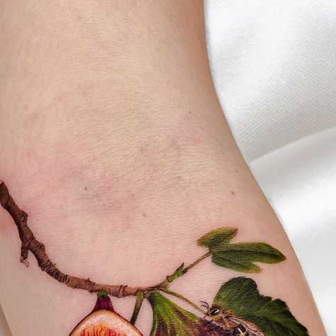 Merve Denizhan on Instagram: "Fig n bee love 🍃  Done at @gotattooproject  . . . #tattoos #fruittattoo #dövme #fig #bee" Fig Leaf Tattoo, Fruit Tattoo, Leaf Tattoo, Fig Leaf, Fig Leaves, February 22, Leaf Tattoos, I Tattoo, Fig