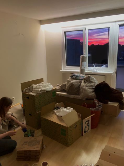 eating on the floor of the new appartment with a bunch of cartons College Move In Day Aesthetic, Moving To A New Place Aesthetic, Uhaul Moving Aesthetic, Moving To Another Country Aesthetic, Moving To A New City Aesthetic, Moving Out, Mood Boards