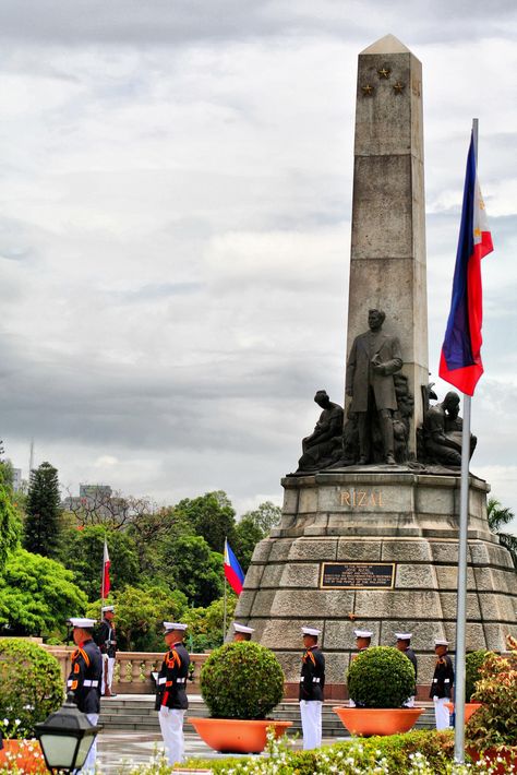 Beauty Of The Philippines, Taytay Rizal Philippines, Philippine Sculpture Art, Rizal Park Photography, Luneta Park Aesthetic, Rizal Park Aesthetic, Philippines Aesthetic Wallpaper, Jose Rizal Monument, Manila Philippines Aesthetic