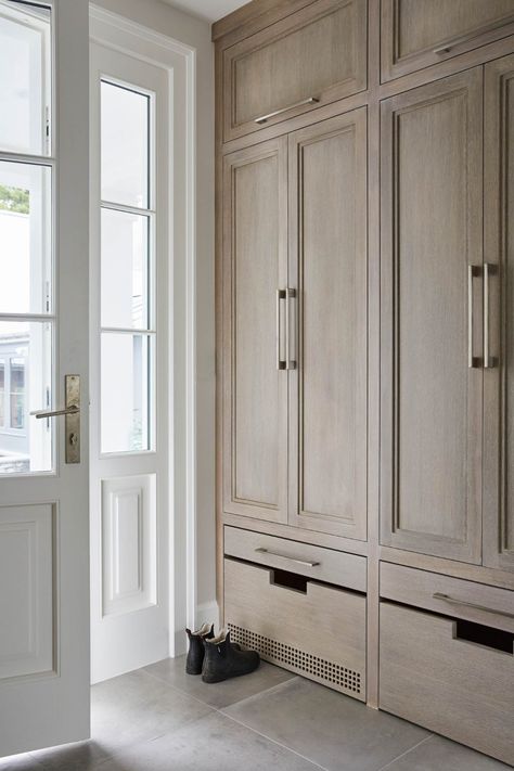 House Mudroom, Transitional Laundry Room, Mudroom Remodel, Mudroom Cabinets, Mudroom Lockers, Shingle Style Homes, Mudroom Laundry Room, Mudroom Ideas, Mudroom Design