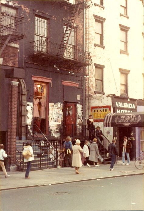 https://flic.kr/p/cFQ3Ms | Saint Marks Place, New York City (1982) | © photo by Paul Wright  This is Saint Marks Place as it looked in November 1982. The shop with dresses hanging up in the window is Trash and Vaudeville, which is famous for supplying stars like The Ramones and Debbie Harry of Blondie with clothing during the golden age of punk rock in the 1970s and 80s. The store opened in 1975 and is still in its original location.  Next door is the Valencia Hotel which was home to beat wr... Crepe Stand, Walking Nyc, Trash And Vaudeville, St Marks Place, Dresses Hanging, Paul Wright, The Ramones, Nyc History, Screaming Eagle