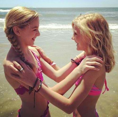 Chloe && Paige Chloe And Paige, Dance Moms Chloe, Nia Frazier, Dance Moms Pictures, Paige Hyland, Brooke Hyland, Dance Moms Dancers, Dance Mums, Chloe Lukasiak