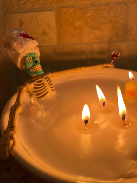 Skeleton In Bath Candle, Skeleton Candle Diy, Gothic Candle, Candles Bathtub, Halloween Skeleton Candle, Spooky Halloween Candles, Spooky Candle Holder, Black Tub, Bath Candles