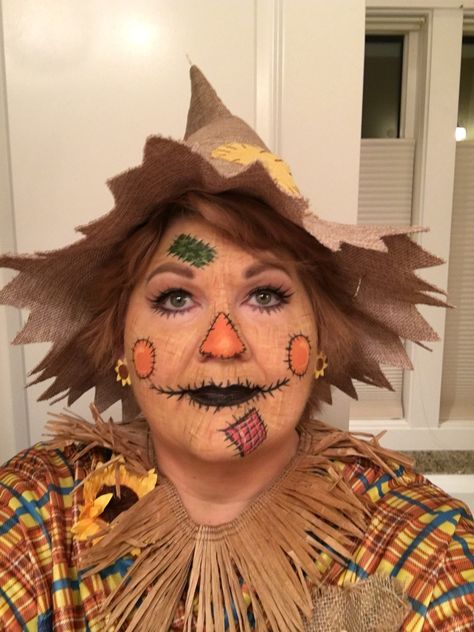 Scarecrow Costume Diy Women's Makeup, Scary Scarecrow Costume Makeup, Men’s Scarecrow Make Up, Scarecrow Face Paint, Women’s Scarecrow Make Up, Fantasia Diy, Halloween Diy Outfit, Diy Woman’s Scarecrow Costume, Diy Scarecrow Costume