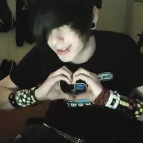 Amor Emo, Emo People, 2000s Scene, Emo 2000s, Emo Love, Scene Boys, Emo Men, Emo Aesthetic