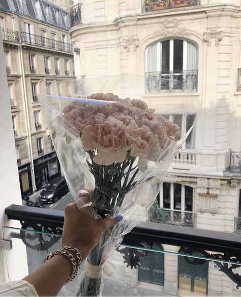 Screen Aesthetic, Parisian Aesthetic, A Bouquet Of Flowers, Icons Soft, Paris Aesthetic, Flower Therapy, + Core + Aesthetic, Bouquet Of Flowers, Old Money Aesthetic