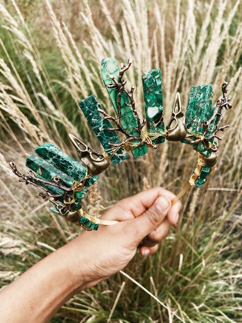 Shakespeare Garden, Eden Green, Crystal Crowns, Crystal Crown Tiaras, Diy Crown, Royal Aesthetic, Fairytale Fashion, Crown Tiara, Witchy Fashion