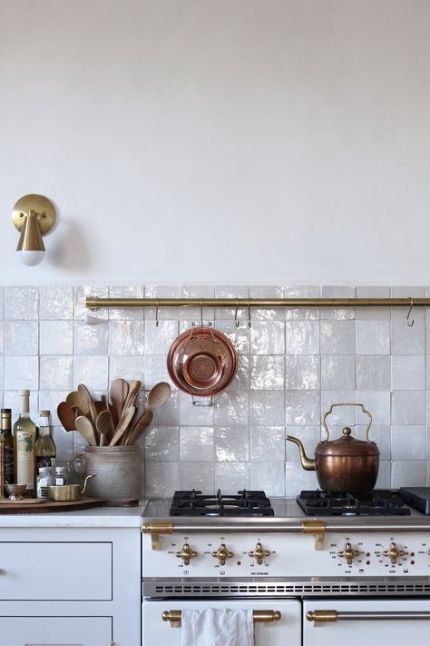 McGee Home: Kitchen Process - Studio McGee Mcgee Home Kitchen, Jersey Ice Cream Co, The Mcgee Home, Mcgee Home, Cle Tile, Interior Minimalista, Zellige Tile, 아파트 인테리어, Subway Tiles