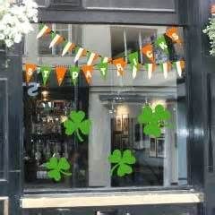 Windows Decor, Pharmacy Decor, Window Decorating, Antique Booth Displays, Window Mural, St Patricks Crafts, St Patricks Day Crafts For Kids, Store Window Display, Store Window Displays