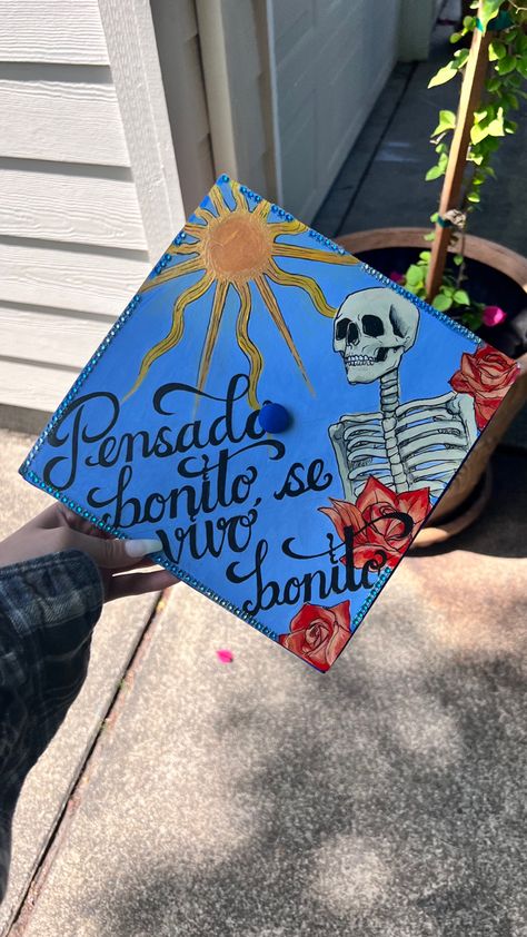 Latino Graduation Cap, Chicano Graduation Cap, Cap Inspo Graduation, Painted Grad Cap, Grad Fits, Cap Inspiration, Chicana Aesthetic, 2025 Graduation, College Grad Cap Ideas