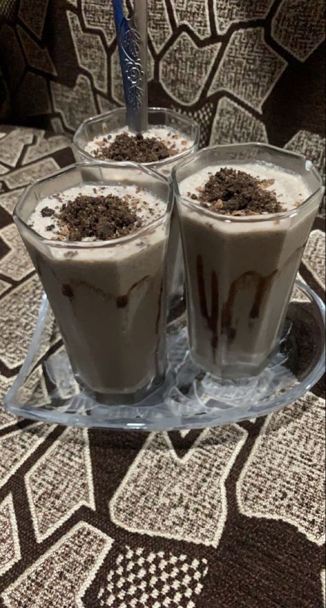 oreo dessert Oreo Shake Snap, Shake Snap, Cake Snap, Ballantines Whisky, Kashmiri Food, Cadbury Celebrations, Oreo Shake, Eating Food Funny, Flower App