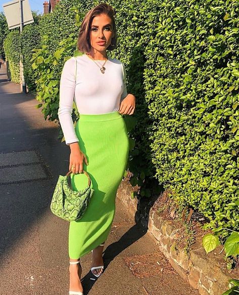 Tight Skirt Outfit, Rebellious Fashion, Bodycon Outfits, Statement Outfit, Knit Midi Skirt, Winter Skirt, Dressed To Kill, Brunch Outfit, Skirt Outfit