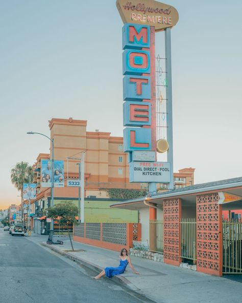 Retro Signage, Los Angeles Street, Miami Art Deco, Los Angeles Photography, Homeless People, Fashion Photography Inspiration, Fields Photography, Cinematic Photography, Living In New York