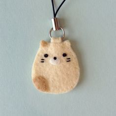 Kawaii Felt, Felt Phone, Felt Keychain, Felted Earrings, Miniature Embroidery, Cute Sewing Projects, Felt Crafts Diy, Sumikko Gurashi, Sewing Stuffed Animals