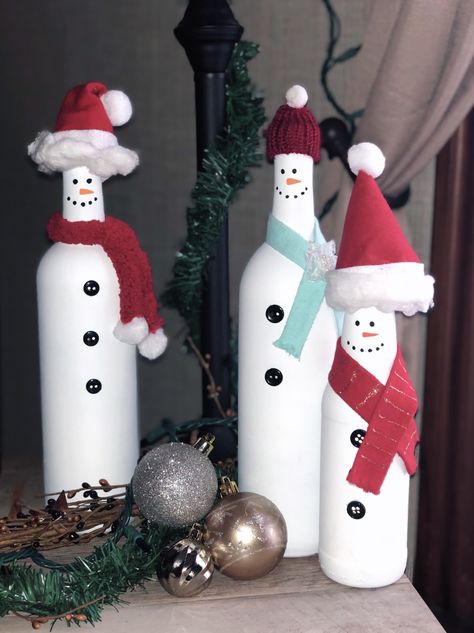 Craft For All Ages, Easy Christmas Craft, Xmas Table Decorations, Snowman Scarf, Xmas Table, Empty Glass Bottles, Simple Scarf, White Spray Paint, Diy Snowman