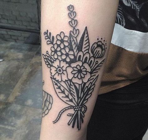 Traditional Tattoo Inspiration, Traditional Tattoo Flowers, Traditional Style Tattoo, Bouquet Tattoo, White Tattoo, American Traditional, Skin Art, Piercing Tattoo, Pretty Tattoos