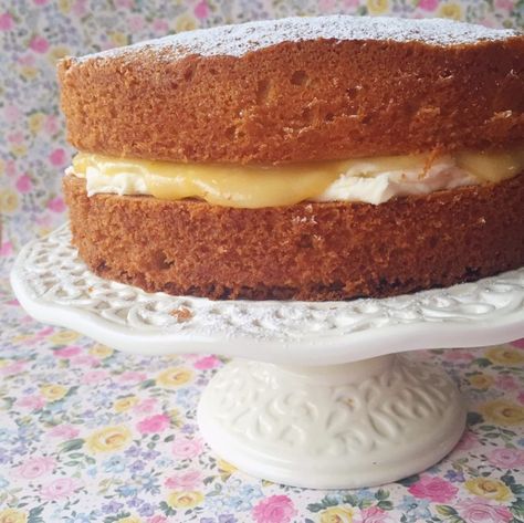 Mary Berry's Lemon Victoria Sandwich - Hello! Hooray! Mary Berry Desserts, Mary Berry Cakes, British Baking Show Recipes, Victoria Sandwich, British Bake Off Recipes, Bake Off Recipes, Berry Dessert Recipes, Mary Berry Recipe, Cakes To Make