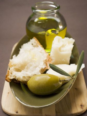 Green Olives, Green Olive, White Bread, Greek Recipes, Beautiful Food, Italian Recipes, Parmesan, Love Food, Olive Oil