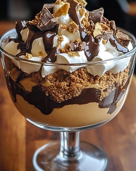 Peanut Butter Fudge Brownie Trifle Peanut Butter Chocolate Trifle, Chocolate Peanut Butter Trifle, Peanut Butter Trifle, Chocolate Trifle Desserts, Italian Desserts Easy, Trifle Dessert Recipes, Super Moist Chocolate Cake, Brownie Trifle, Chocolate Fudge Sauce