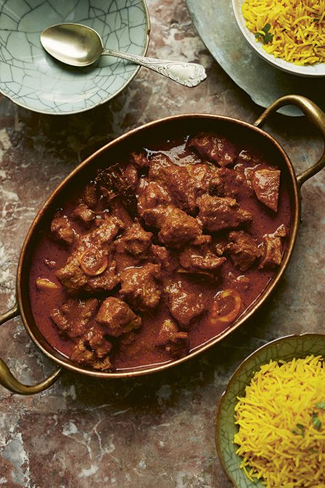 Muslim rogan josh | Food and Travel Magazine Rogan Josh Recipe, Entrees Dinner, Lamb Rogan Josh, Bible Food, Saffron Chicken, Kashmir Valley, Curry Indian, Rogan Josh, Bhaji Recipe