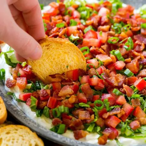 BLT dip with bacon, lettuce, tomato and green onions over a creamy ranch dip. Creamy Ranch Dip, Best Blt, Blt Dip Recipe, Super Bowl Dips, Blt Dip, Party Dip Recipes, Bowl Party Food, Creamy Ranch, Dip Recipes Easy