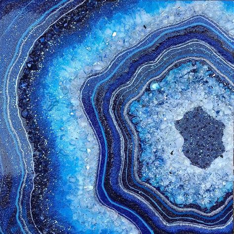 😍💙BLUE GEODE💙😍I’m in love with this one!!💙mixed media on 12”x 12” wood panel💙DM to purchase💙 . . . . #bluegeode #blueagate… Geode Photography, Geode Aesthetic, Geode Wallpaper, Crystals Painting, Geode Pattern, Geode Crystals, Wallpaper Bathroom, Watercolor Workshop, Blue Geode