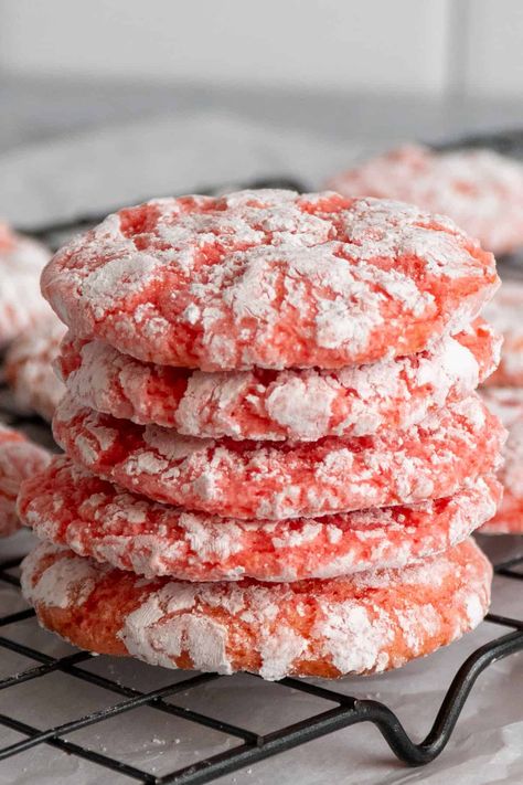 Cool Whip Cookies Recipe Strawberry Cookies Recipe, Strawberry Cake Mix Cookies, Cool Whip Cookies, Crinkle Cookies Recipe, Strawberry Cake Mix, Diy Desserts, Strawberry Cookies, Summer Cookies, Crinkle Cookies