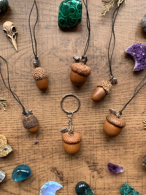 Real Acorn Necklaces, Keyrings, Earrings With Oak Leaf Charms Forest Tree Goblincore Cottagecore Natural Wood Fairy Grunge Keychain - Etsy Autumn Nature Crafts, What To Do With Acorns, Acorn Necklace Diy, Goblincore Accessories, Nature Crafts For Adults, Grunge Keychain, Nature Keychain, Goblincore Crafts, Goblincore Diy