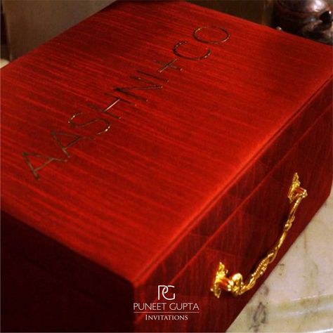 Nikah Ideas, Memories Box Diy, Luxury Brand Packaging, Bridal Trunk, Bridal Trousseau, Dress Box, Memories Box, Mother's Day Bouquet, Gift Favors