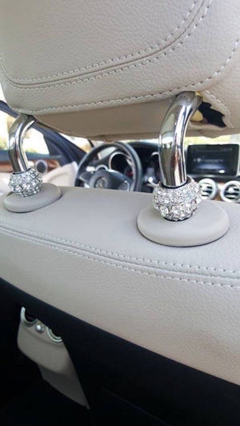 Auto Jeep, Bling Car Accessories, Girly Car Accessories, Car Things, Inside Car, Car Deco, Cool Car Accessories, Car Seat Headrest, Car Accessories For Girls