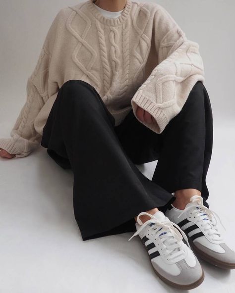 Adidas Samba Outfit, Trainers Outfit, Samba Outfit, Fall Sneakers, Sneaker Outfits, Adidas Retro, Skandinavian Fashion, Mode Inspo, Sneakers Outfit