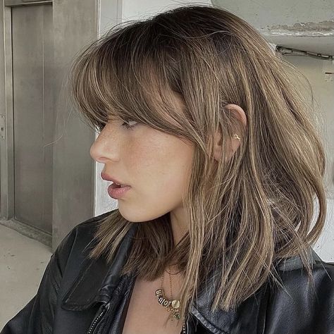 Med Length Hair With Wispy Bangs, Mid Bob With Fringe, Short Bob Brown Hair With Bangs, Hair Cuts For Wavy Hair Short, Wispy Curtain Bangs Short Hair Round Face, Textured Hair With Bangs, Mid Length Layered Haircuts With Bangs, Short Hair With Fringe Bangs Round Faces, Short Hair With Bangs Blonde