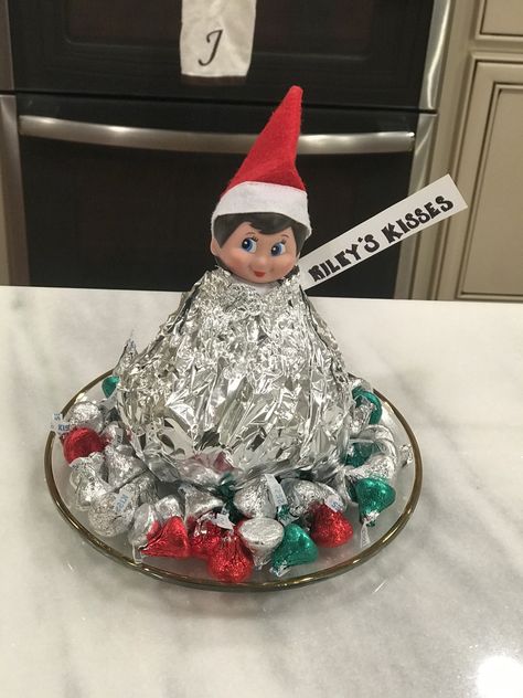 Elf Kisses Ideas, Elf Eyes On You, Elf On The Shelf Hershey Kisses, Elf Jokes, Elf Things, Elves Ideas, Elf On The Shelf Easy, Elf Kisses, Elf 2023