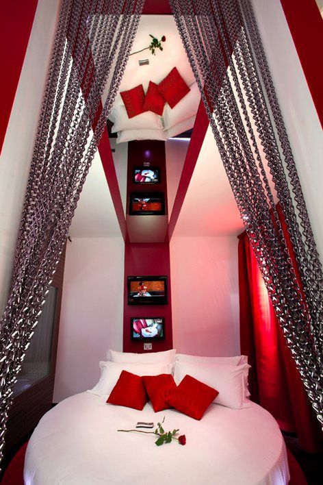 MOTEL, Milan, giovanni mario gozzini Psychobilly Fashion, Dungeon Room, Hotel Aesthetic, Fancy Bedroom, Motel Room, Red Room, Bedroom Decorating Ideas, Bedroom Red, Romantic Bedroom