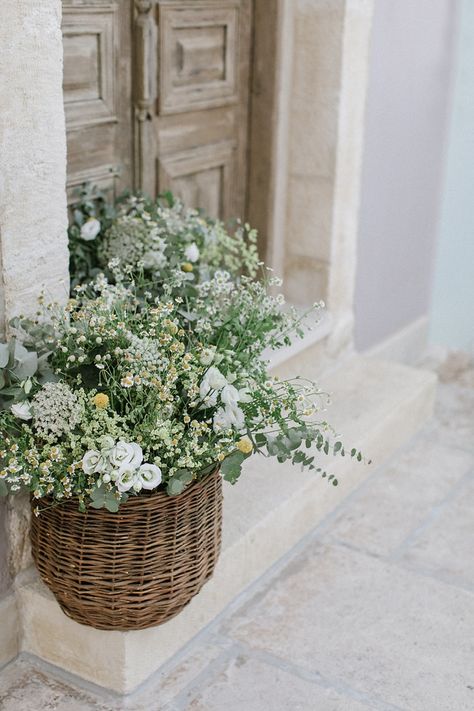 Greek Wedding Decor, Elegant Wedding Florals, Kitchen Table Ideas, Greece Crete, Front Porch Decorating, Home Decorating Ideas, Wedding Deco, Backyard Wedding, Ideas Home