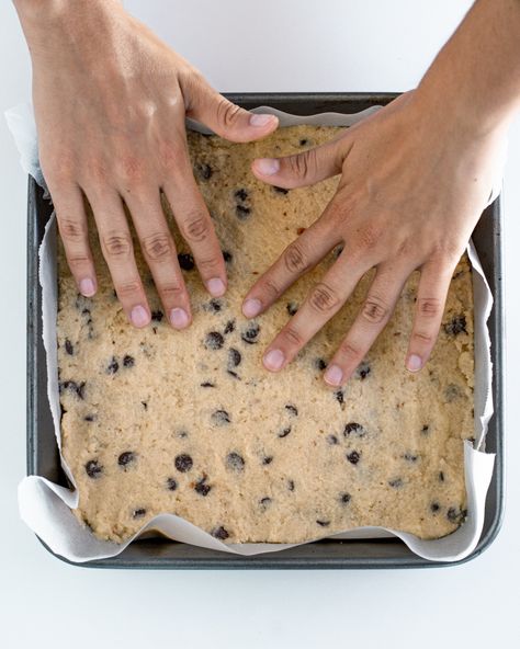 These No Bake Cookie Dough Bars are so easy to prepare and delicious! #glutenfree #sugarfree #keto #lowcarb #grainfree No Bake Cookie Bars, No Bake Cookie Dough Bars, Low Carb Grain, Keto Cookie Dough, No Bake Cookie, No Bake Cookie Dough, Cookie Dough Dip, Cookie Dough Bars, Cookie Dough Ice Cream