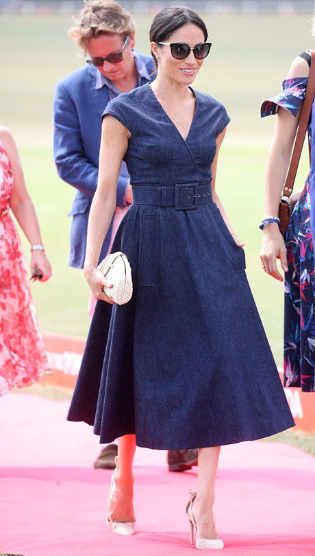 Vestidos Carolina Herrera, Prințesa Diana, Carolina Herrera Dresses, Meghan Markle Style, All Jeans, Dresses Outfits, Royal Fashion, Carolina Herrera, Home Fashion