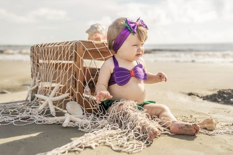 Under The Sea Birthday Photoshoot, Baby Girl Photoshooting Ideas Beach, Mermaid Photoshoot Kids, Beach Cake Smash, Mermaid Photo Shoot, Smash Cake Girl, Ocean Girl, 1st Birthday Pictures, Mermaid Photos