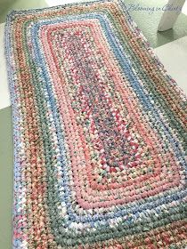 Rag Rug Diy, Homemade Rugs, Rag Rug Tutorial, Braided Rug Diy, Crochet Rag Rug, Pineapple Quilt, Braided Rag Rugs, Rug Tutorial, Crochet Rug Patterns